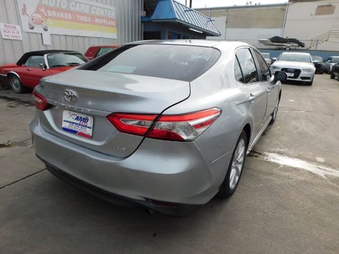 Used 2018 Toyota Camry LE image 7