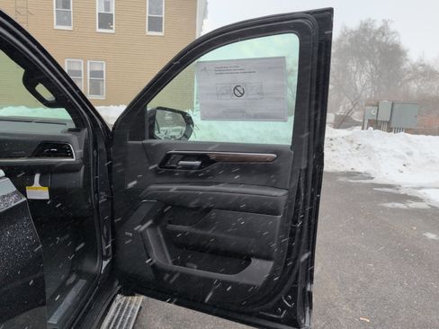 New 2026 Chevrolet Suburban High Country image 28