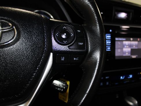 Used 2018 Toyota Corolla SE FWD image 15