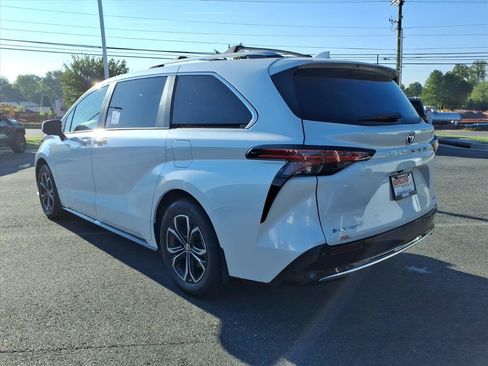 New 2026 Toyota Sienna Platinum AWD/4WD image 7