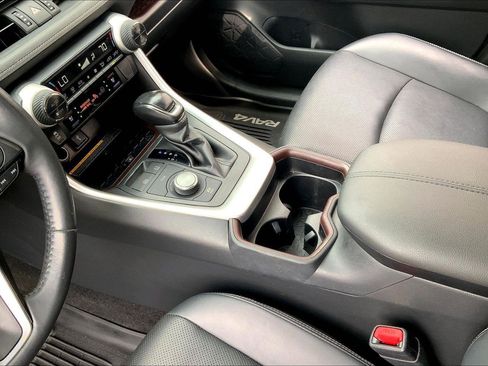 Used 2020 Toyota RAV4 Limited AWD/4WD image 16