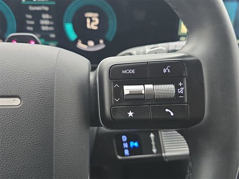 Certified 2025 Hyundai Santa Fe SEL image 19