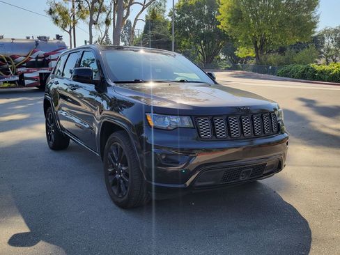 Used 2021 Jeep Grand Cherokee Laredo X RWD image 5
