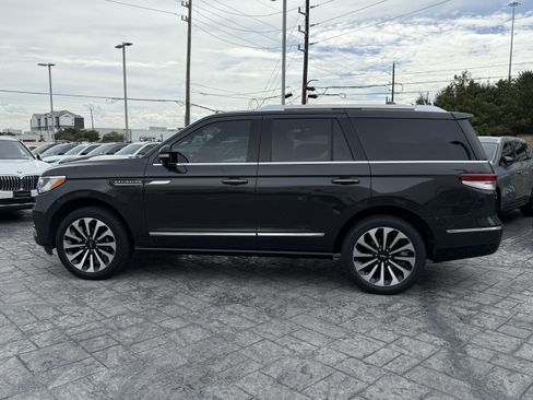 Used 2023 Lincoln Navigator Reserve AWD/4WD image 4