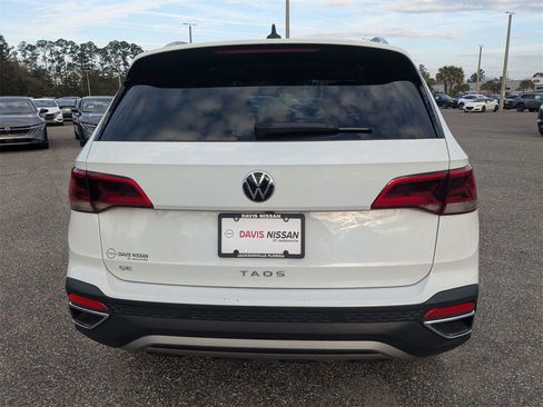 Used 2024 Volkswagen Taos SE image 5