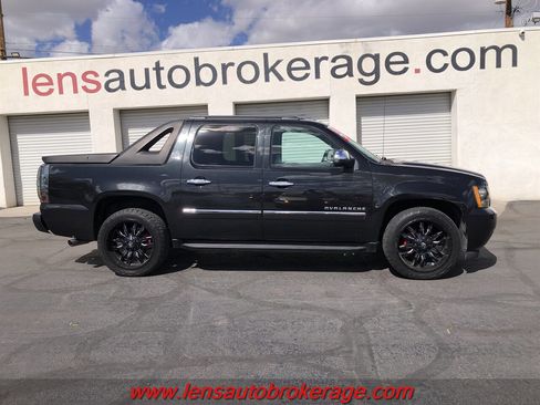 Used 2010 Chevrolet Avalanche LTZ image 1