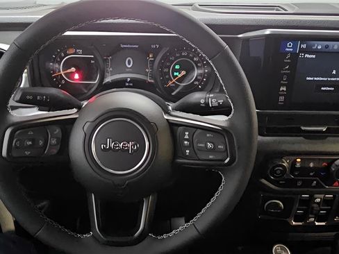 Used 2025 Jeep Wrangler Unlimited Sport AWD/4WD image 14