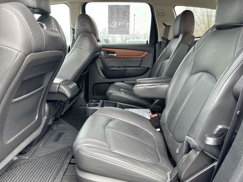 Used 2017 Chevrolet Traverse LT w/ Style and Technology Package image 22