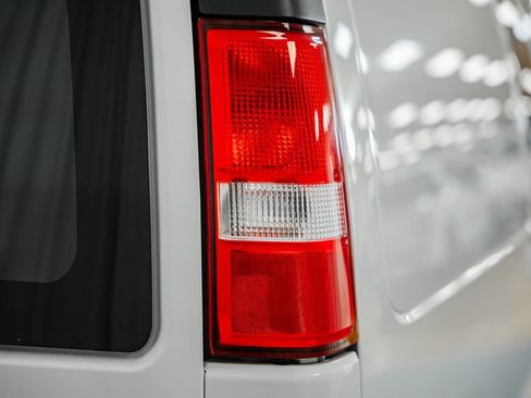 Used 2024 GMC Savana 2500 w/ Driver Convenience Package image 7