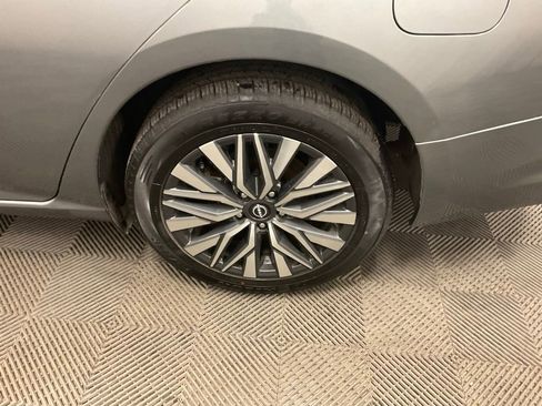 Used 2024 Nissan Altima 2.5 SV image 11