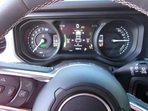 Used 2025 Jeep Wrangler Unlimited Sahara w/ Safety Group AWD/4WD image 12