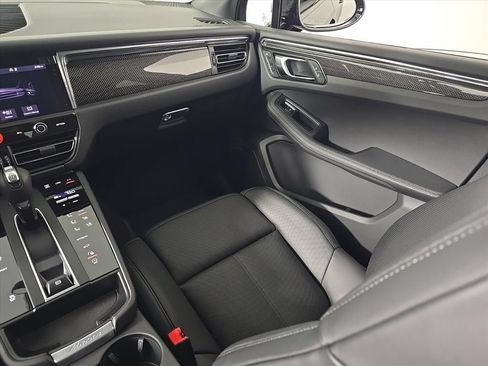 Certified 2026 Porsche Macan AWD/4WD image 24