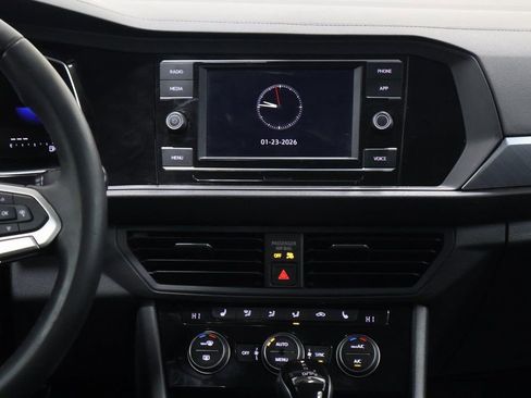 Certified 2023 Volkswagen Jetta SE image 18