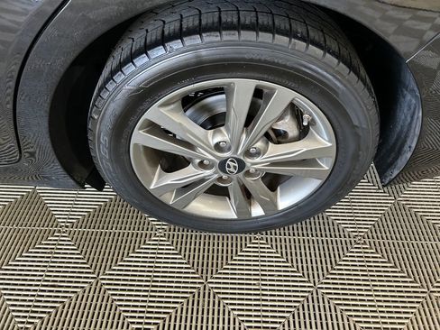 Used 2018 Hyundai Elantra Value Edition FWD image 10