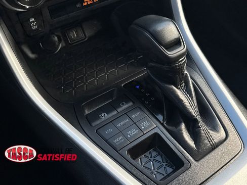 Used 2025 Toyota RAV4 XLE AWD/4WD image 25