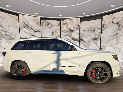 Used 2019 Jeep Grand Cherokee SRT image 6