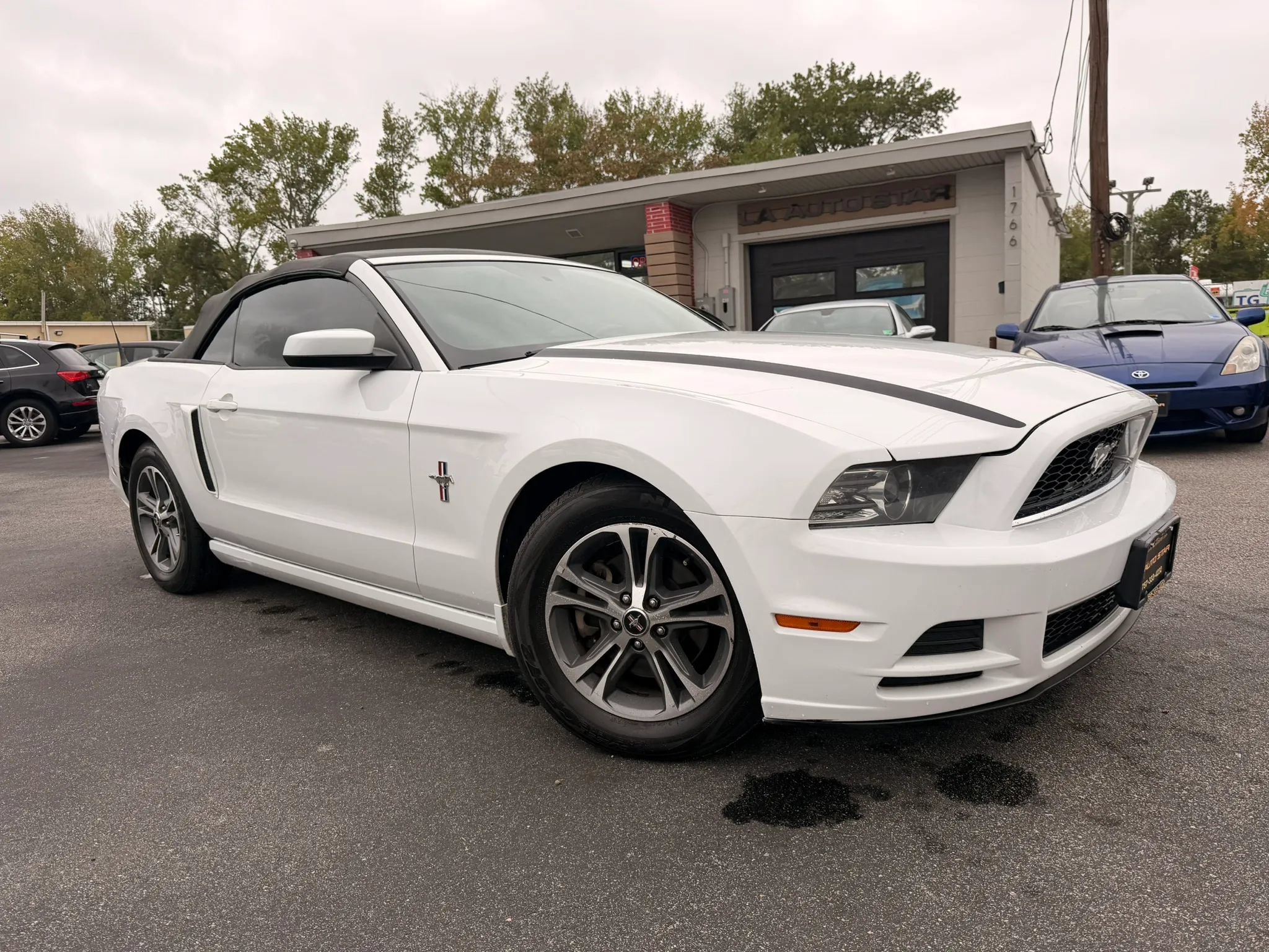 Used 2014 Ford Mustang Premium RWD image 1