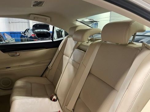 Used 2014 Lexus ES 350 w/ Luxury Package FWD image 19
