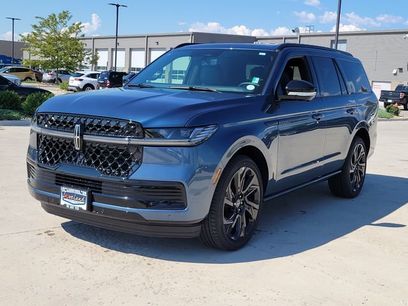 New 2027 Lincoln Navigator Reserve w/ Jet Appearance Package