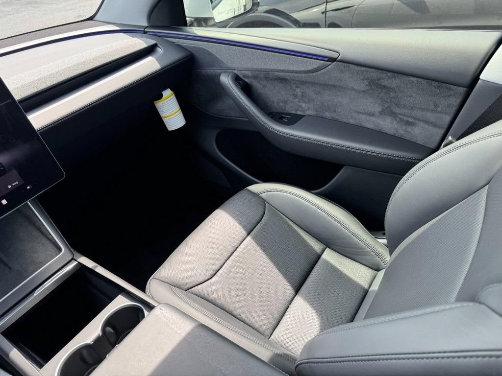Used 2026 Tesla Model Y Long Range AWD/4WD image 9