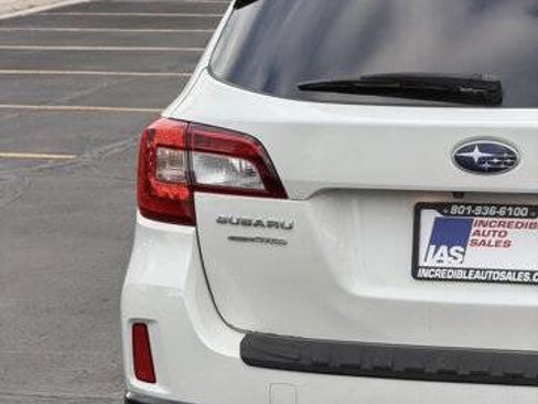 Used 2017 Subaru Outback 2.5i Premium image 6
