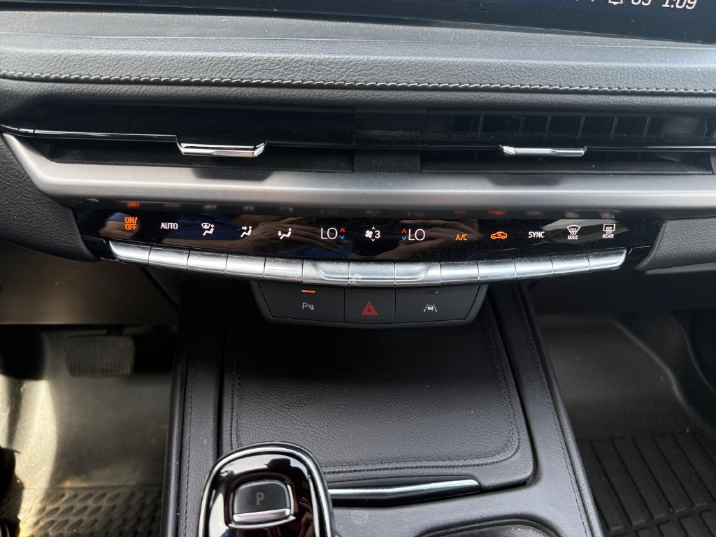 Used 2024 Cadillac XT4 Premium Luxury AWD/4WD image 33
