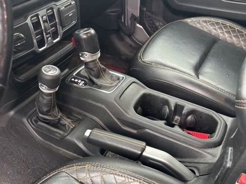 Used 2021 Jeep Wrangler Unlimited Sahara AWD/4WD image 18