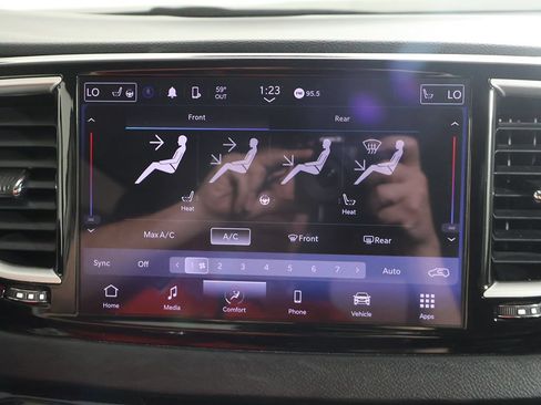 Used 2023 Chrysler Pacifica Touring-L FWD image 43