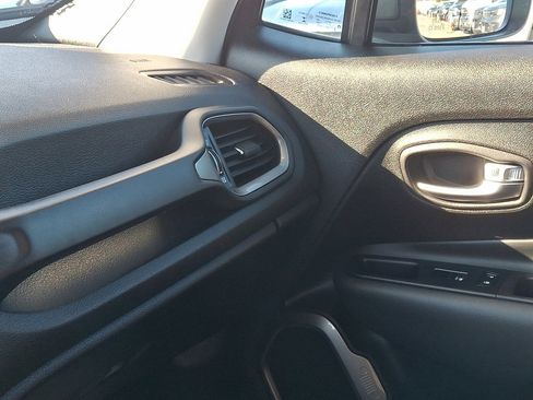 Used 2022 Jeep Renegade Latitude w/ Convenience Group image 31