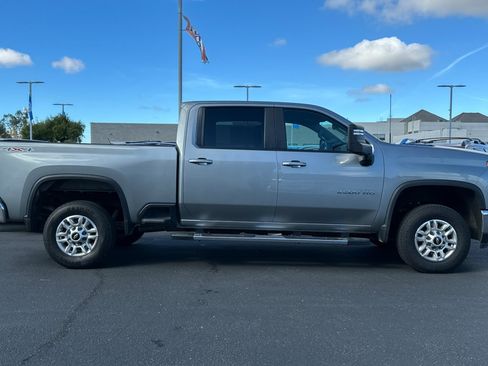 Used 2024 Chevrolet Silverado 2500 LT image 2