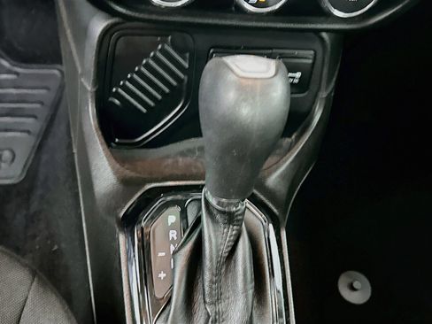 Used 2017 Jeep Renegade Altitude FWD image 23