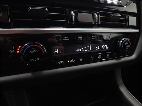 Used 2022 Nissan Pathfinder SL image 24