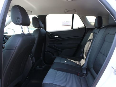 Used 2025 Chevrolet Trax LT w/ LT Convenience Package image 23