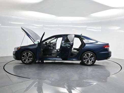 Used 2022 Volkswagen Passat 2.0T SE FWD image 44