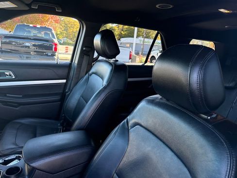 Used 2016 Ford Explorer XLT w/ Equipment Group 202A image 22