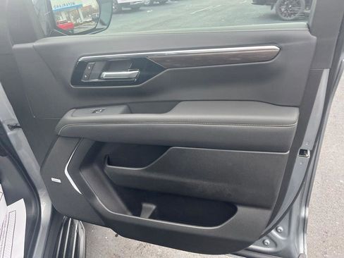 New 2026 Chevrolet Suburban Premier image 33