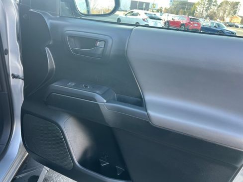 Used 2017 Toyota Tacoma SR image 34