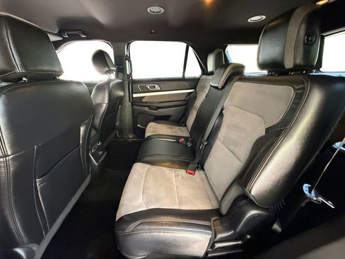 Used 2017 Ford Explorer XLT w/ Equipment Group 202A image 14