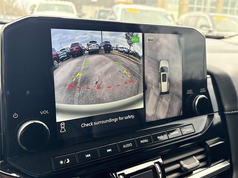 Used 2023 Nissan Pathfinder SL image 33