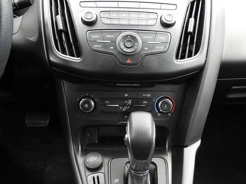 Used 2018 Ford Focus SE FWD image 37