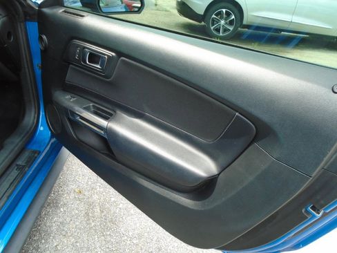 Used 2020 Ford Mustang Coupe RWD image 8