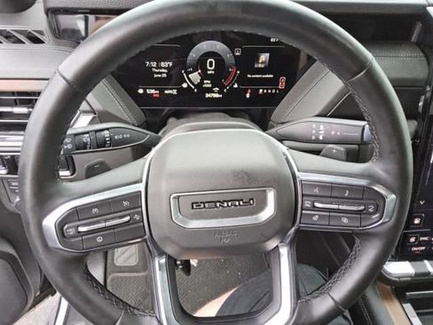 Used 2025 GMC Yukon XL Denali AWD/4WD image 3