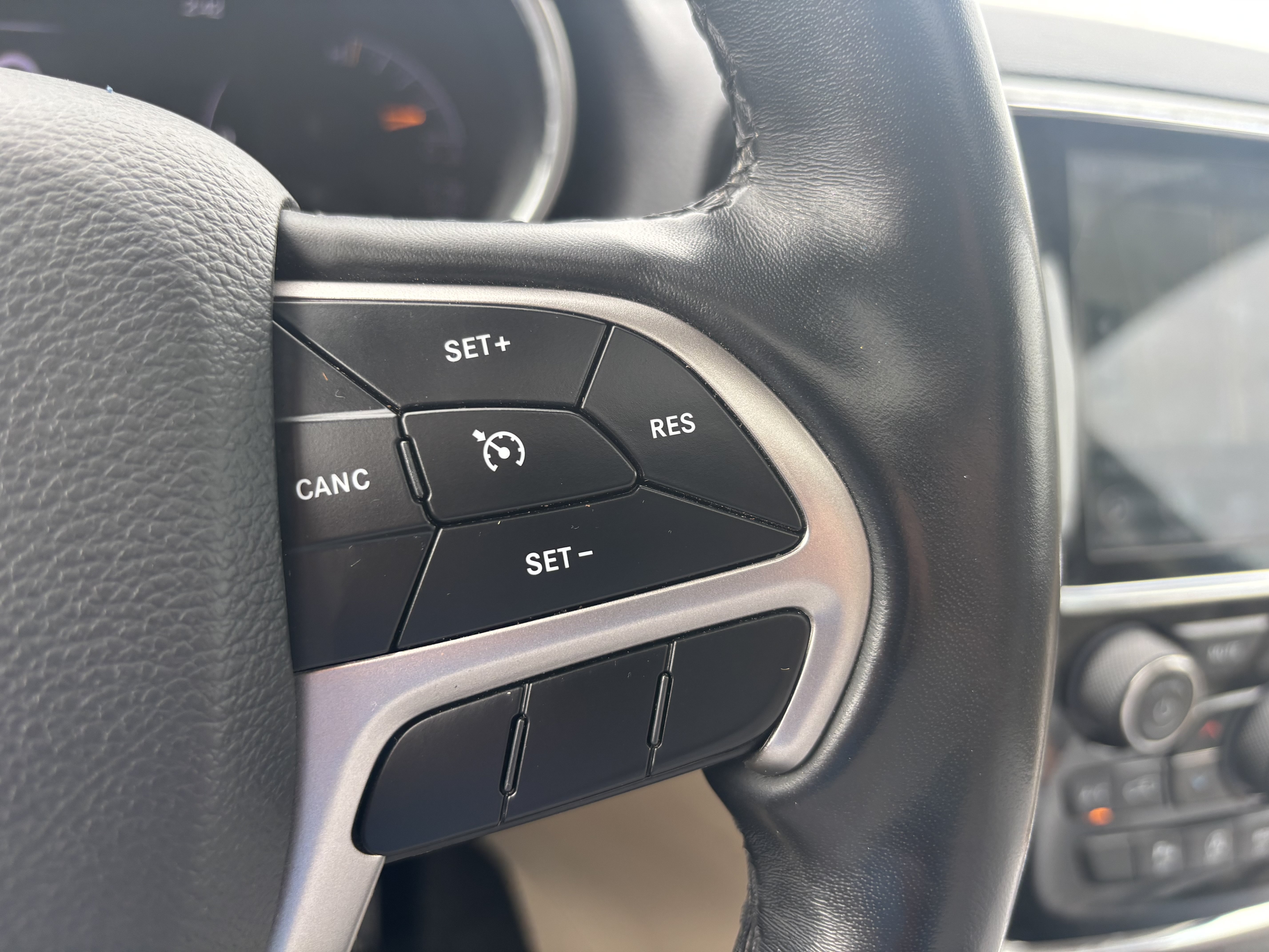 Used 2020 Jeep Grand Cherokee Limited AWD/4WD image 18
