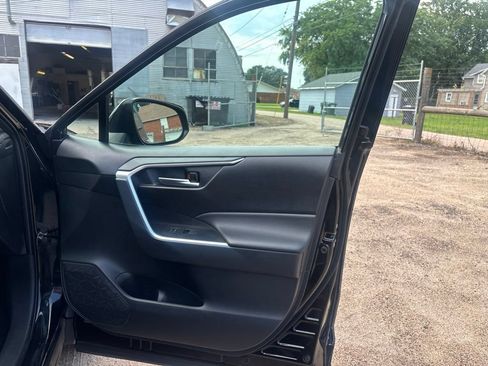Used 2025 Toyota RAV4 XLE AWD/4WD image 27
