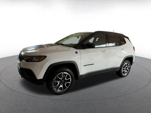 Used 2025 Jeep Compass Trailhawk AWD/4WD image 6