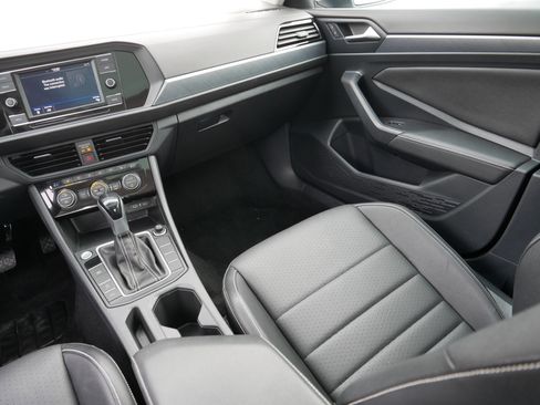 Used 2024 Volkswagen Jetta SE image 11