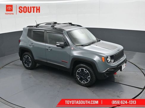 Used 2017 Jeep Renegade Trailhawk w/ Premium Trailhawk Package image 44