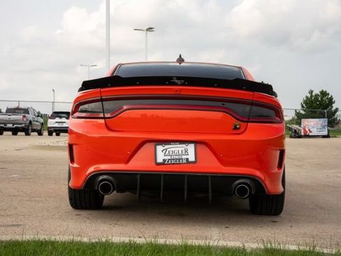 Used 2017 Dodge Charger R/T Scat Pack w/ Beats Audio Group RWD image 6
