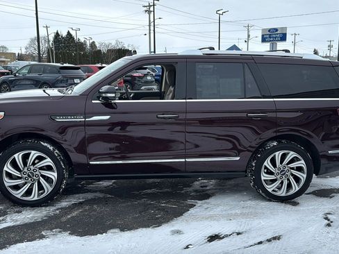 Used 2023 Lincoln Navigator Reserve w/ Equipment Group 201A image 9