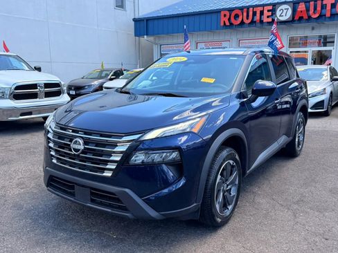 Used 2024 Nissan Rogue SV FWD image 4
